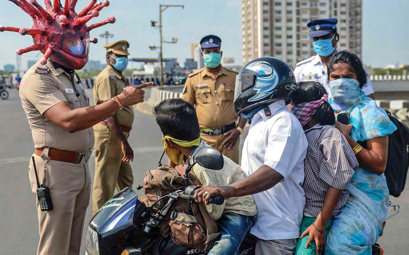 police-wear-helmat-to-aware-indian-people