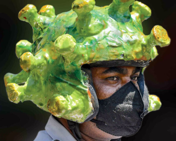 corona-helmen-wearned-by-police