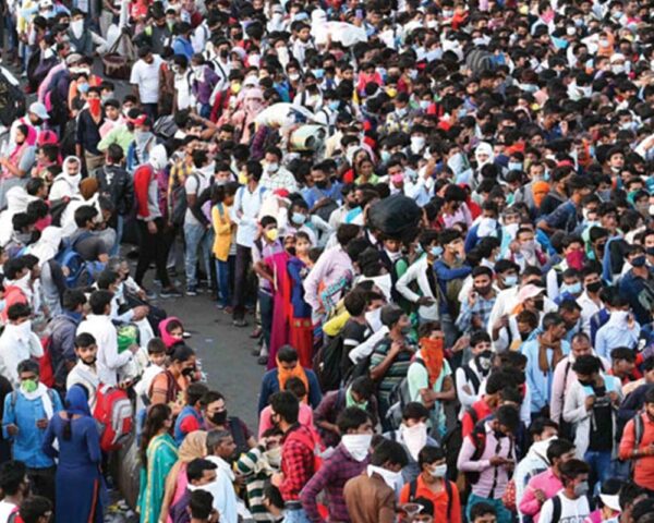 crowed-at-bus-stand-during-lockdown