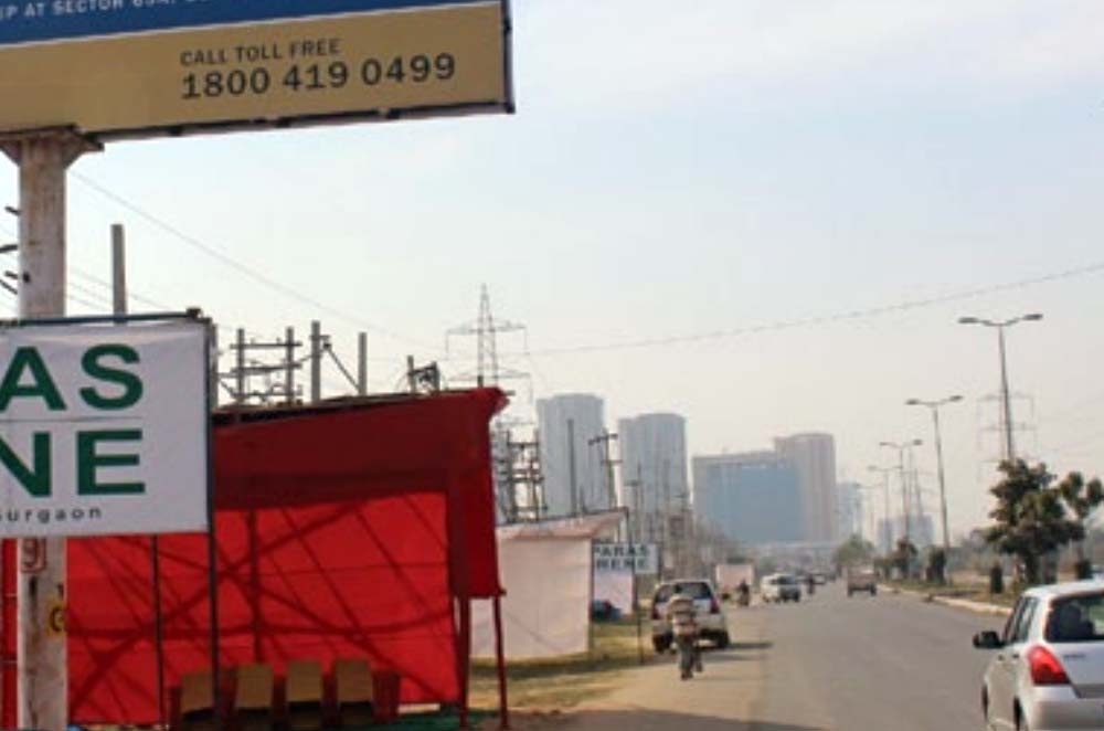 Builders-line-the-main-roads-of-Gurgaon